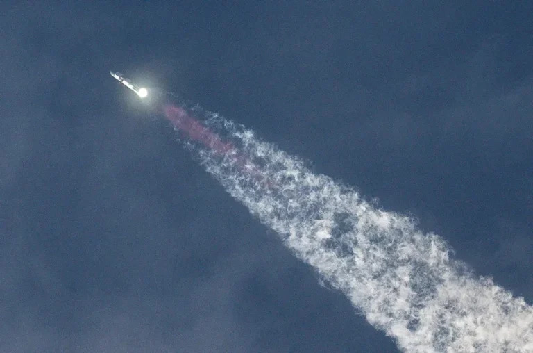 Starship की धमाकेदार जीत: SpaceX का Near-Flawless टेस्ट फ्लाइट, अंतरिक्ष दौड़ में नई ऊर्जा